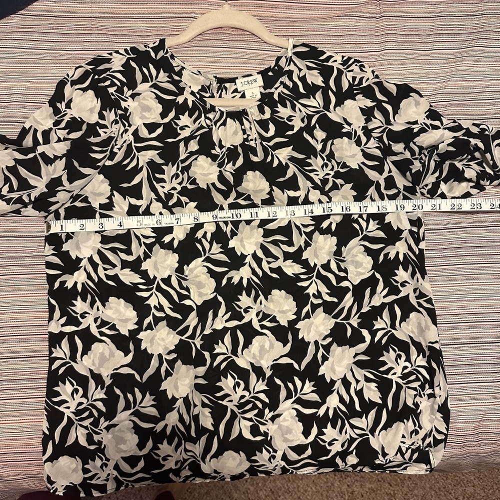 J. Crew Black and White Floral Smocked Cuff Long Sleeve Blouse Sz. S - Picture 7 of 9